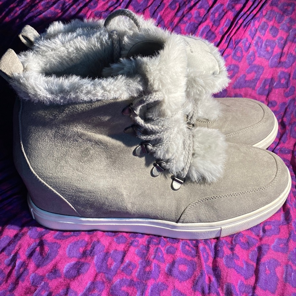 9.5 Madden girl faux fur lined wedge booties